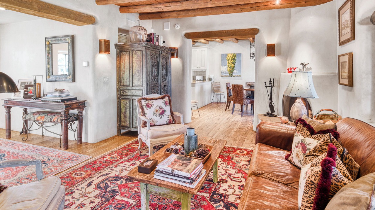 Photo of Livingroom in Historic Eastside
