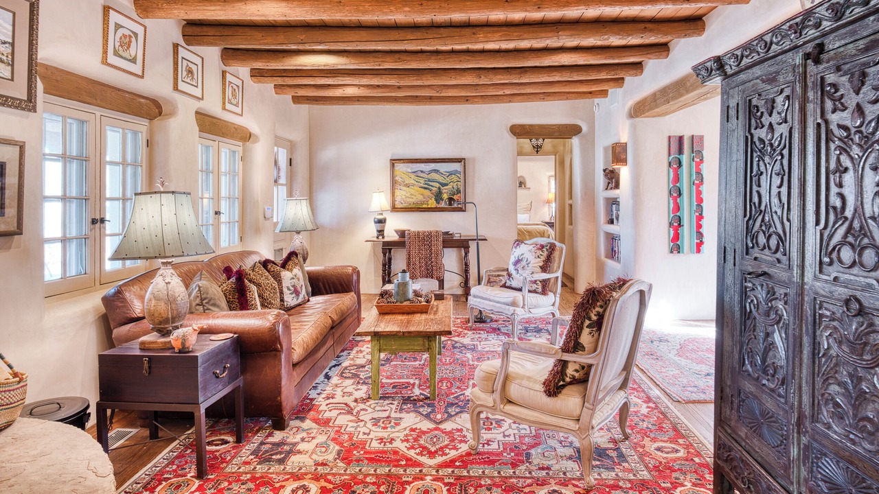 Photo of Livingroom in Historic Eastside