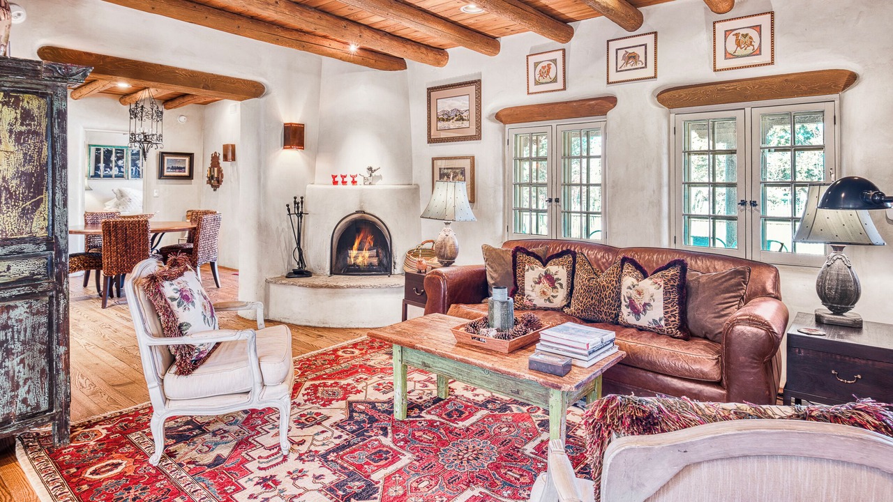 Photo of Livingroom in Historic Eastside