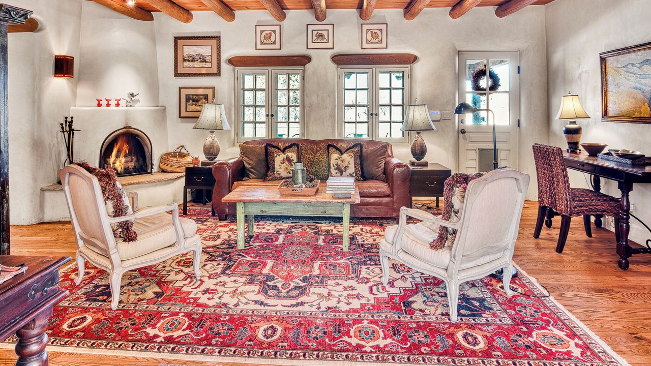 Photo of Livingroom in Historic Eastside