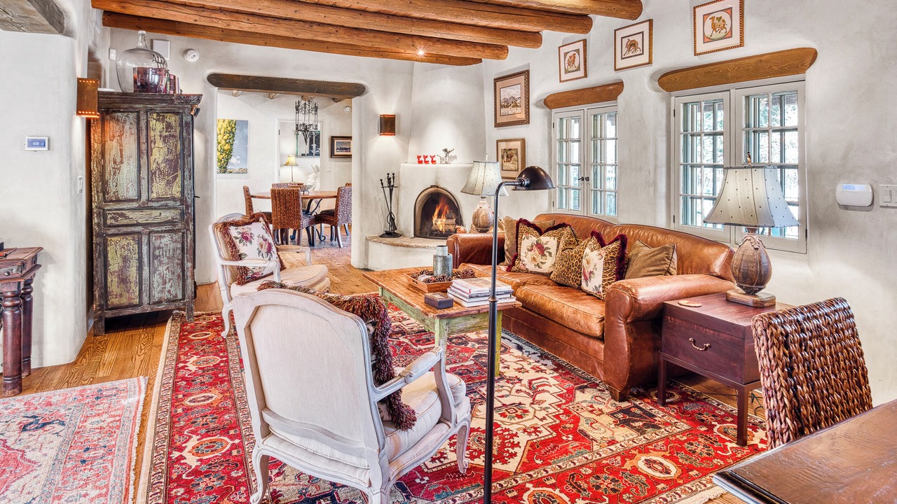 Photo of Livingroom in Historic Eastside