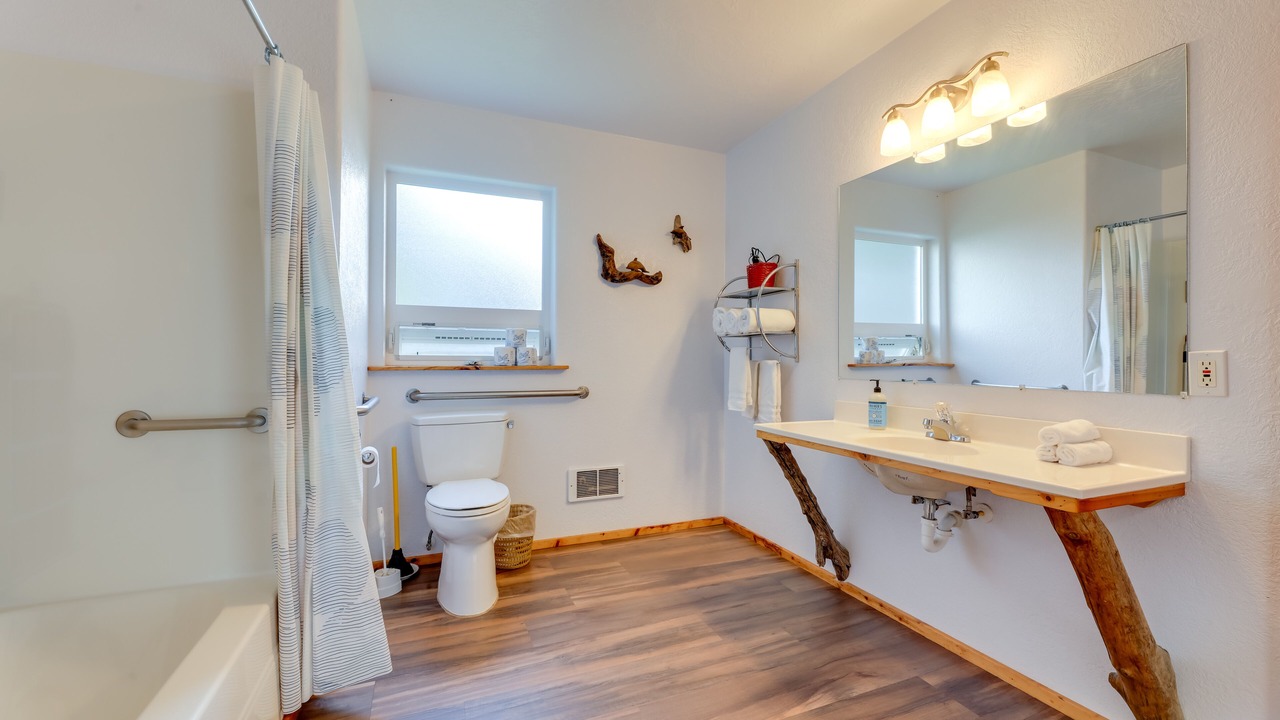 Photo of Bathroom in Waldport