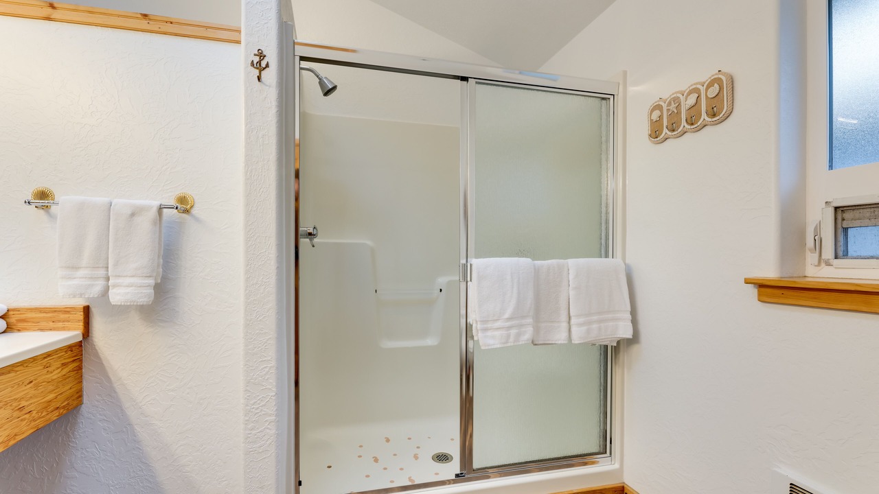 Photo of Bathroom in Waldport