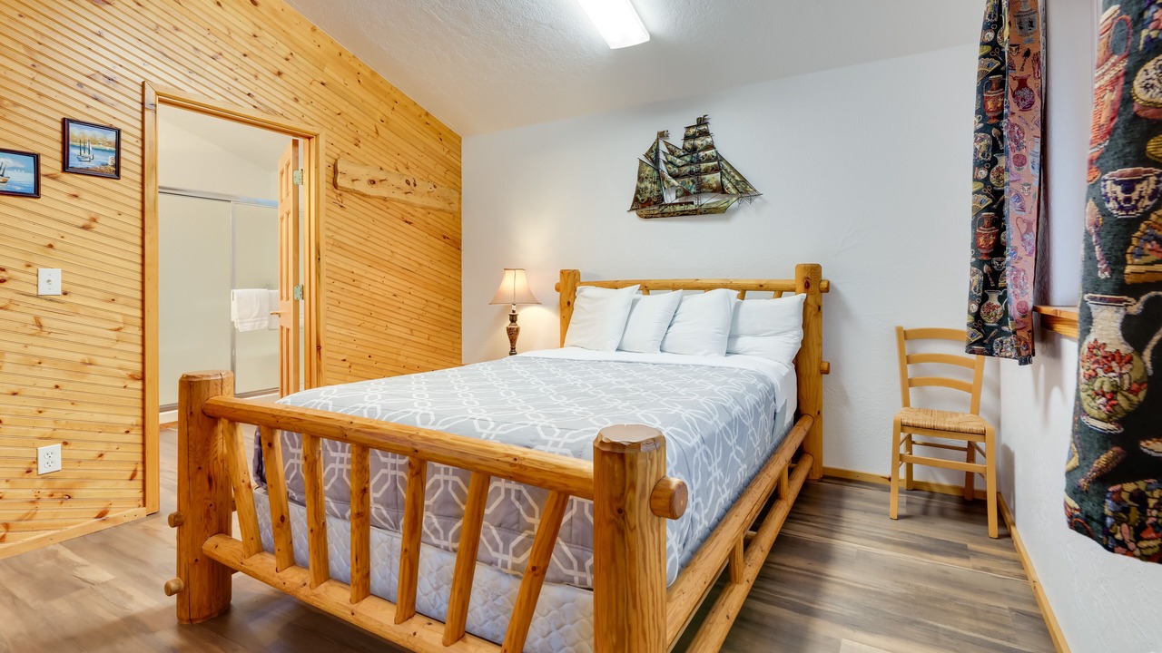 Photo of Bedroom in Waldport