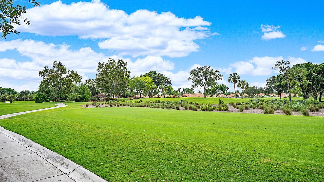 Photo of Others in Pineapple Park - Ibis