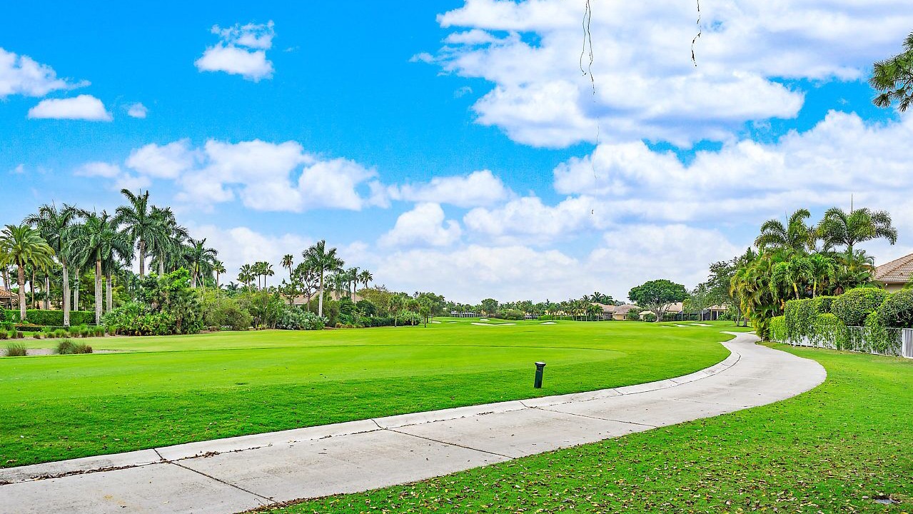 Photo of Others in Pineapple Park - Ibis