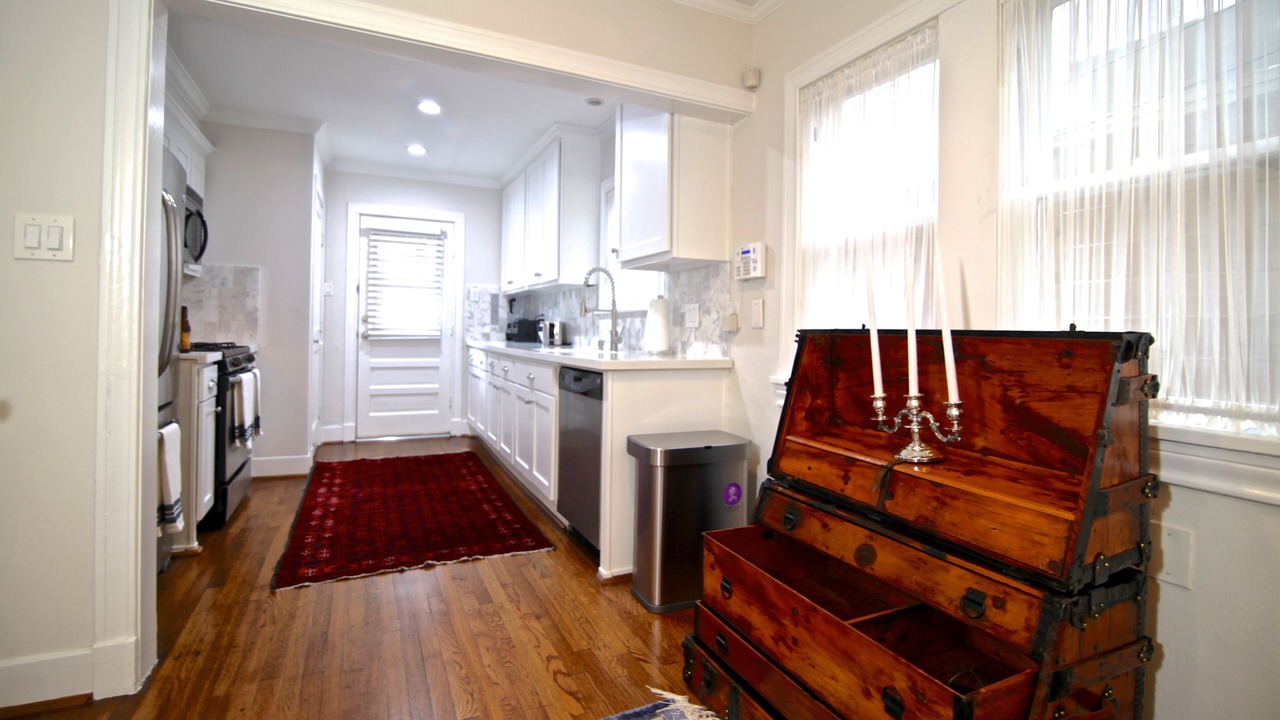 Photo of Kitchen in Greenway Plaza-Upper Kirby