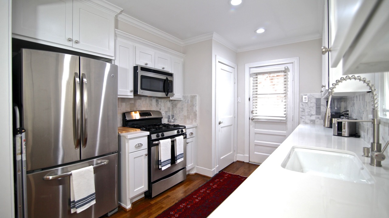 Photo of Kitchen in Greenway Plaza-Upper Kirby