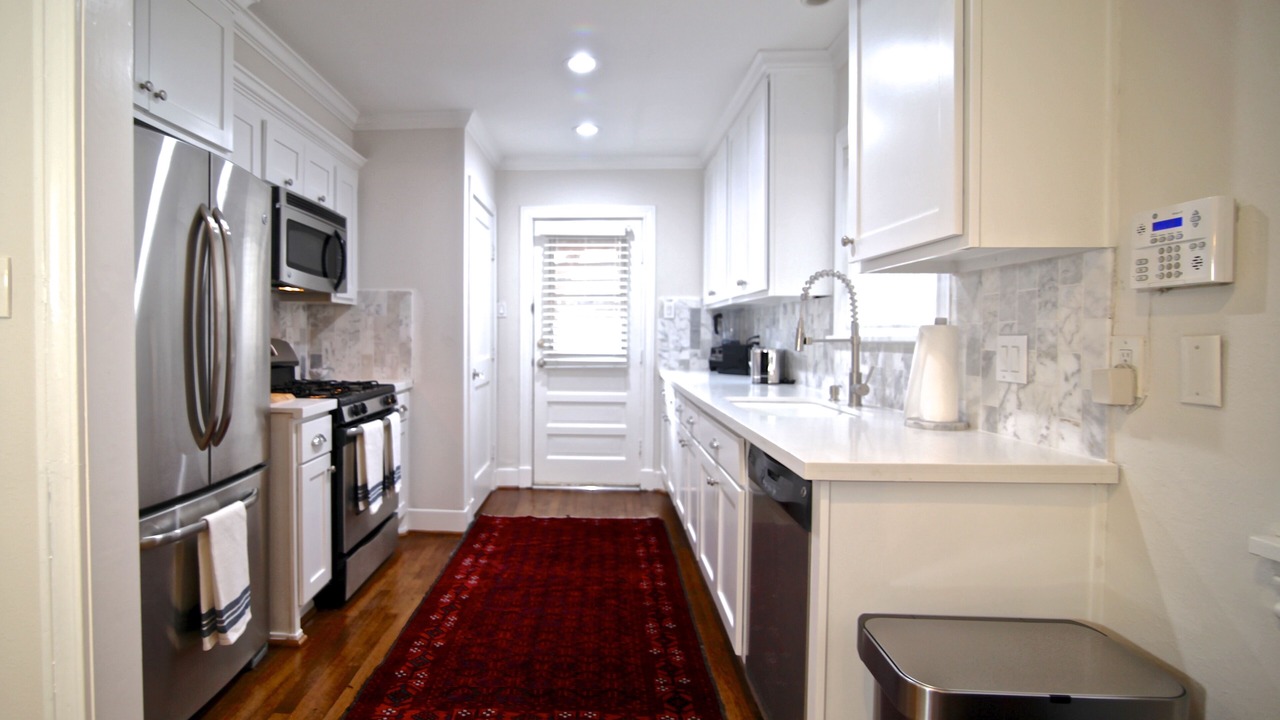 Photo of Kitchen in Greenway Plaza-Upper Kirby