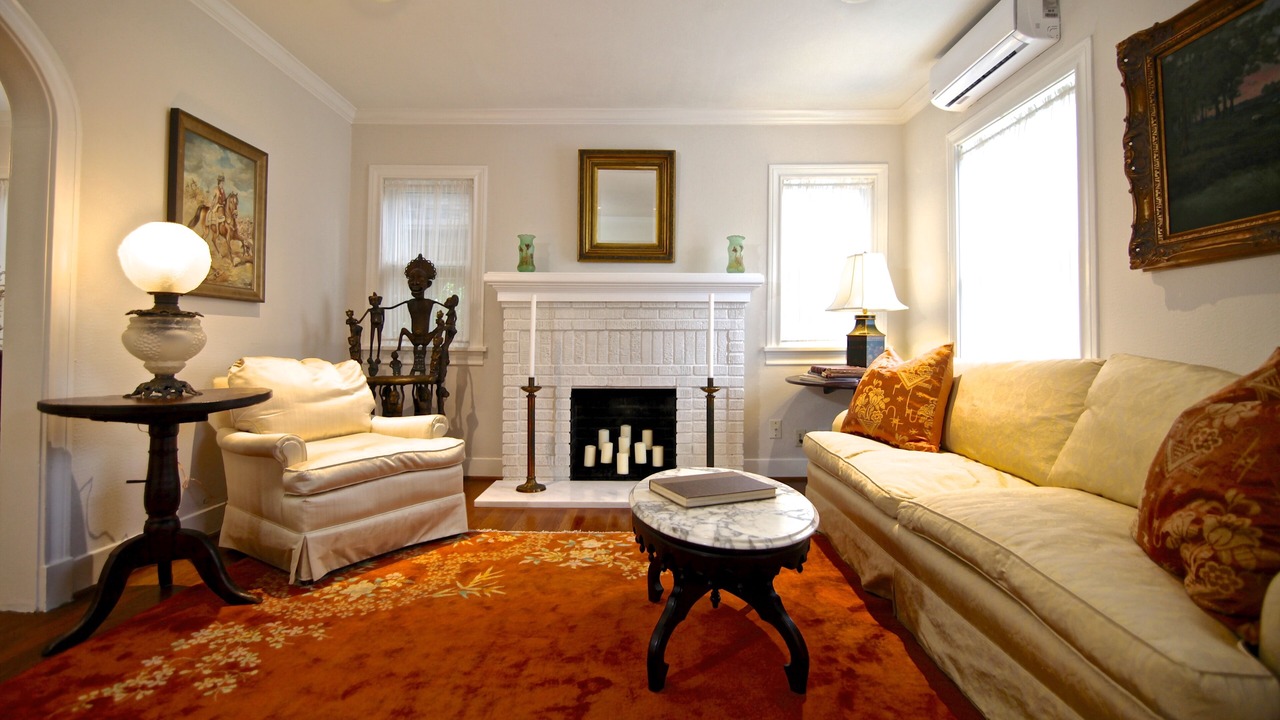 Photo of Livingroom in Greenway Plaza-Upper Kirby