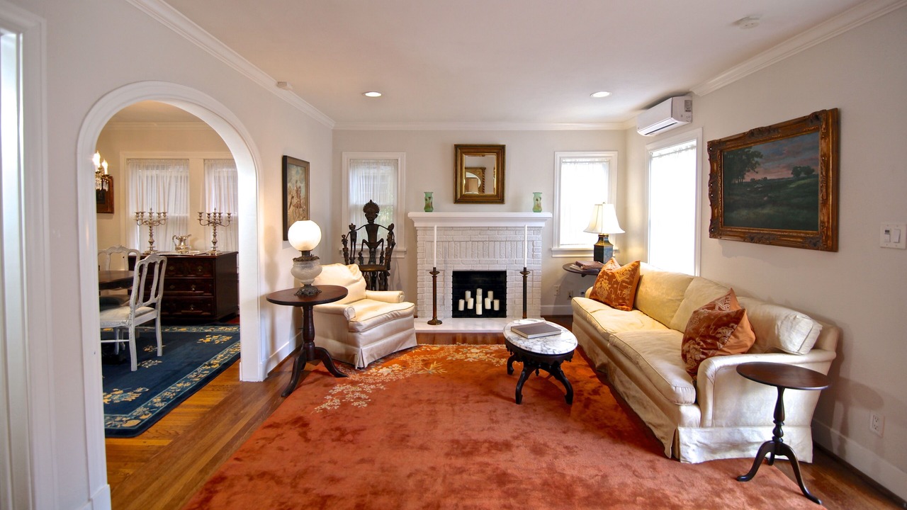 Photo of Livingroom in Greenway Plaza-Upper Kirby