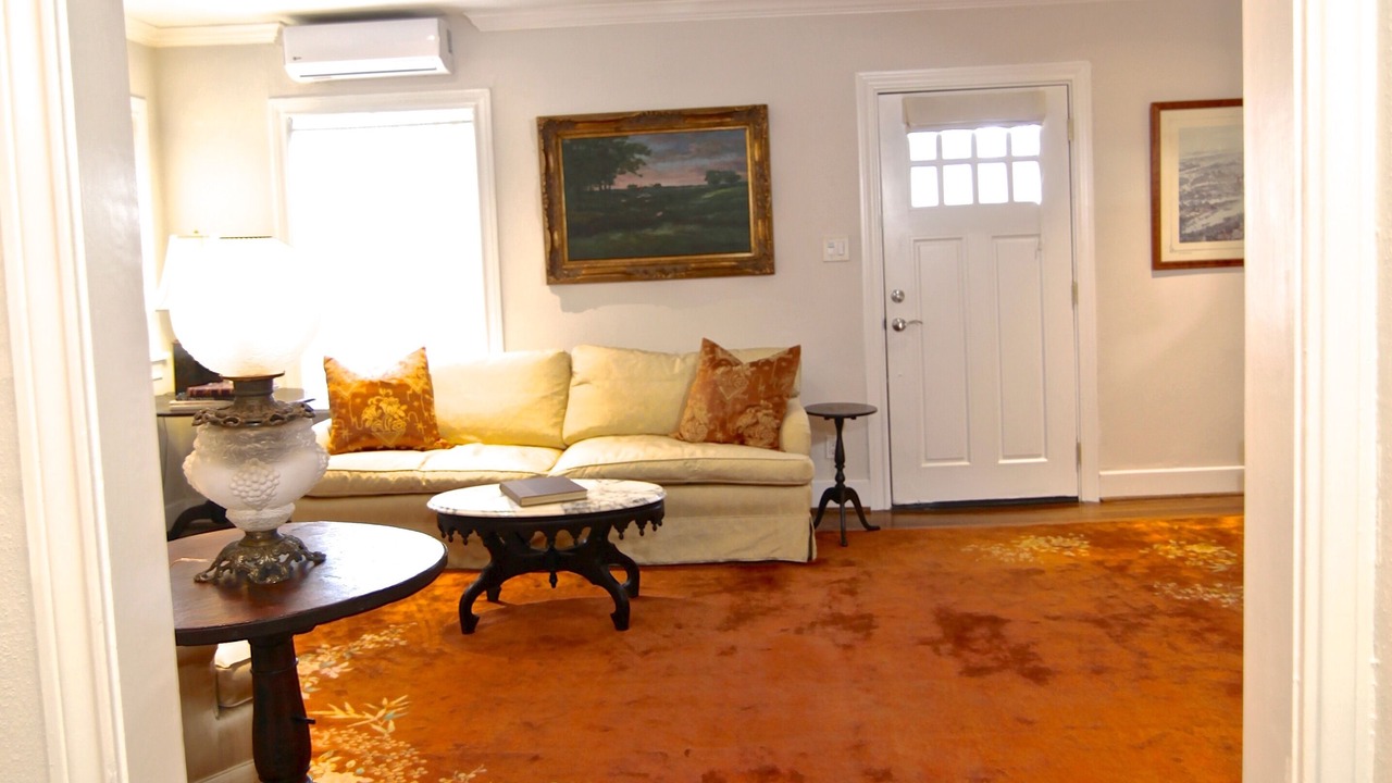 Photo of Livingroom in Greenway Plaza-Upper Kirby