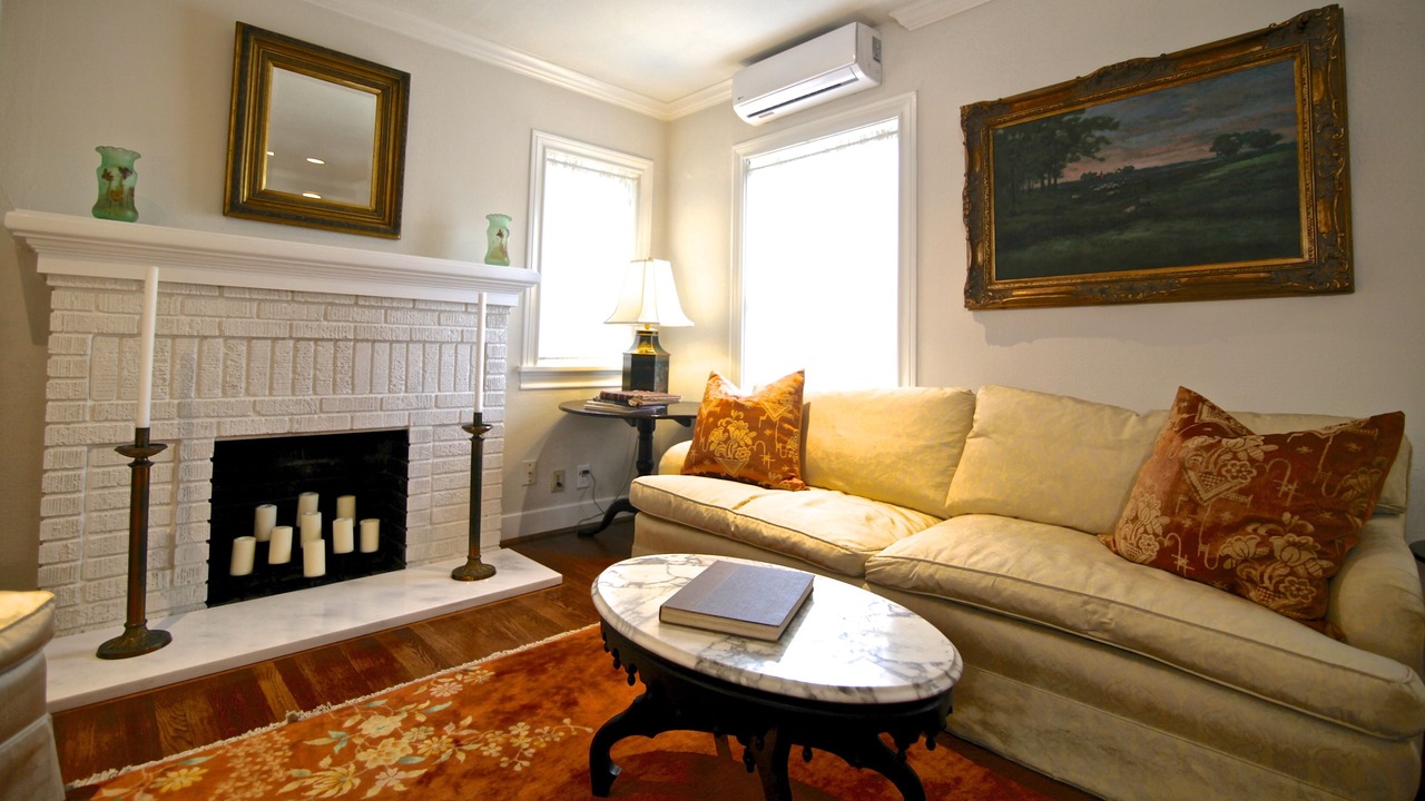 Photo of Livingroom in Greenway Plaza-Upper Kirby