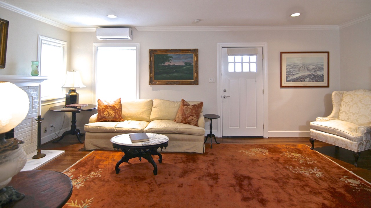Photo of Livingroom in Greenway Plaza-Upper Kirby