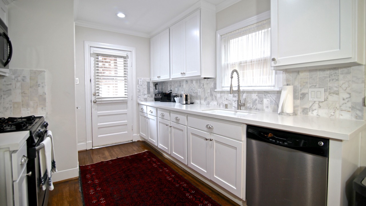 Photo of Kitchen in Greenway Plaza-Upper Kirby