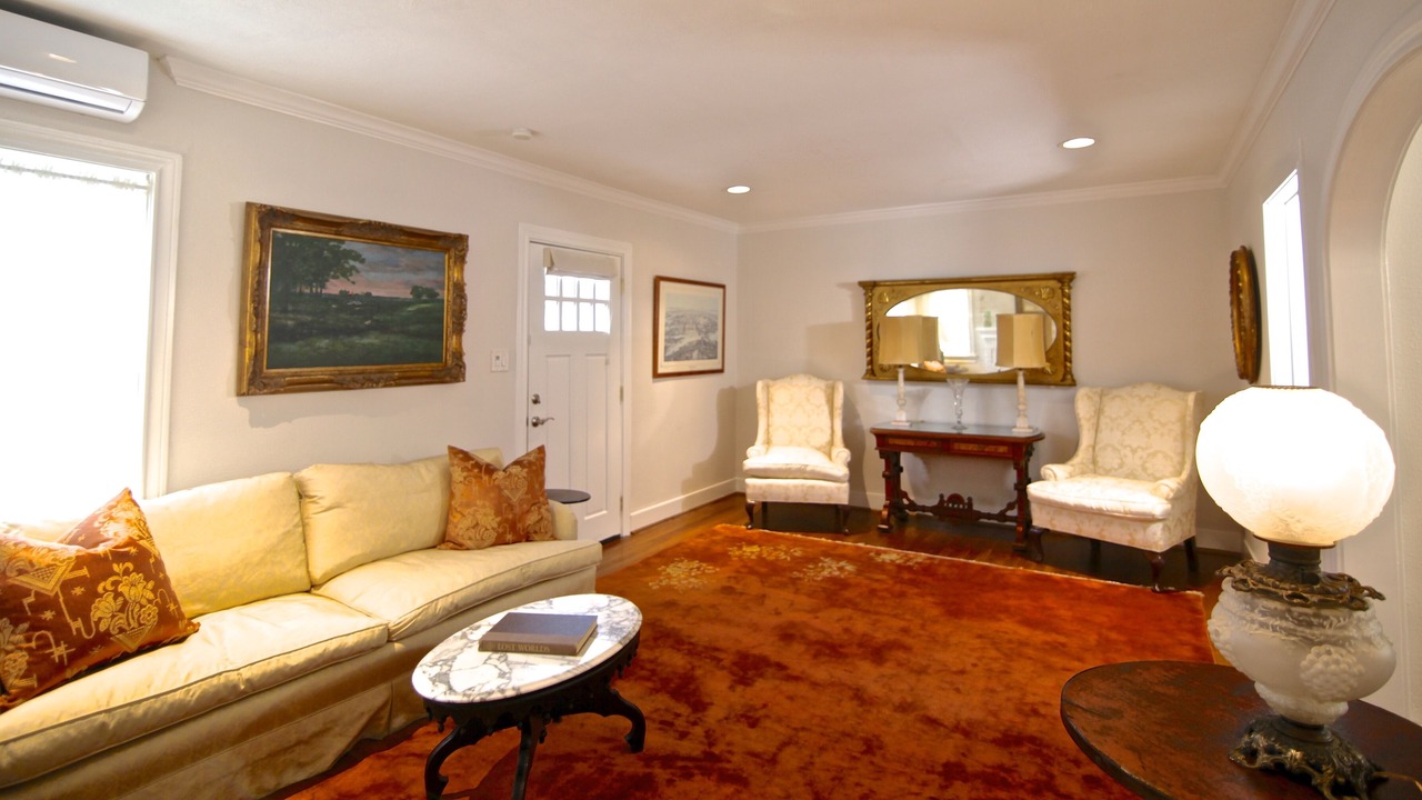 Photo of Livingroom in Greenway Plaza-Upper Kirby