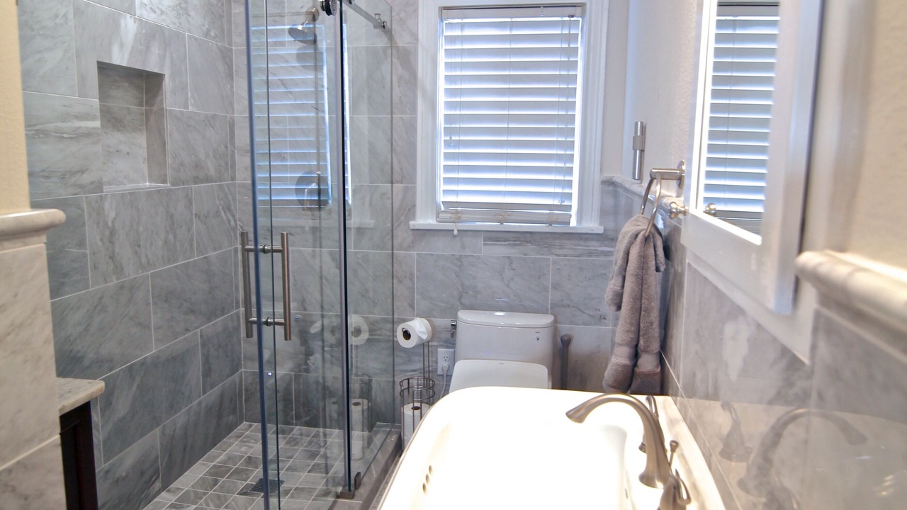 Photo of Bathroom in Greenway Plaza-Upper Kirby