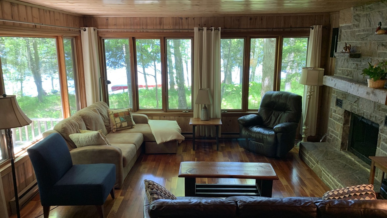 Photo of Livingroom in Lake of Bays