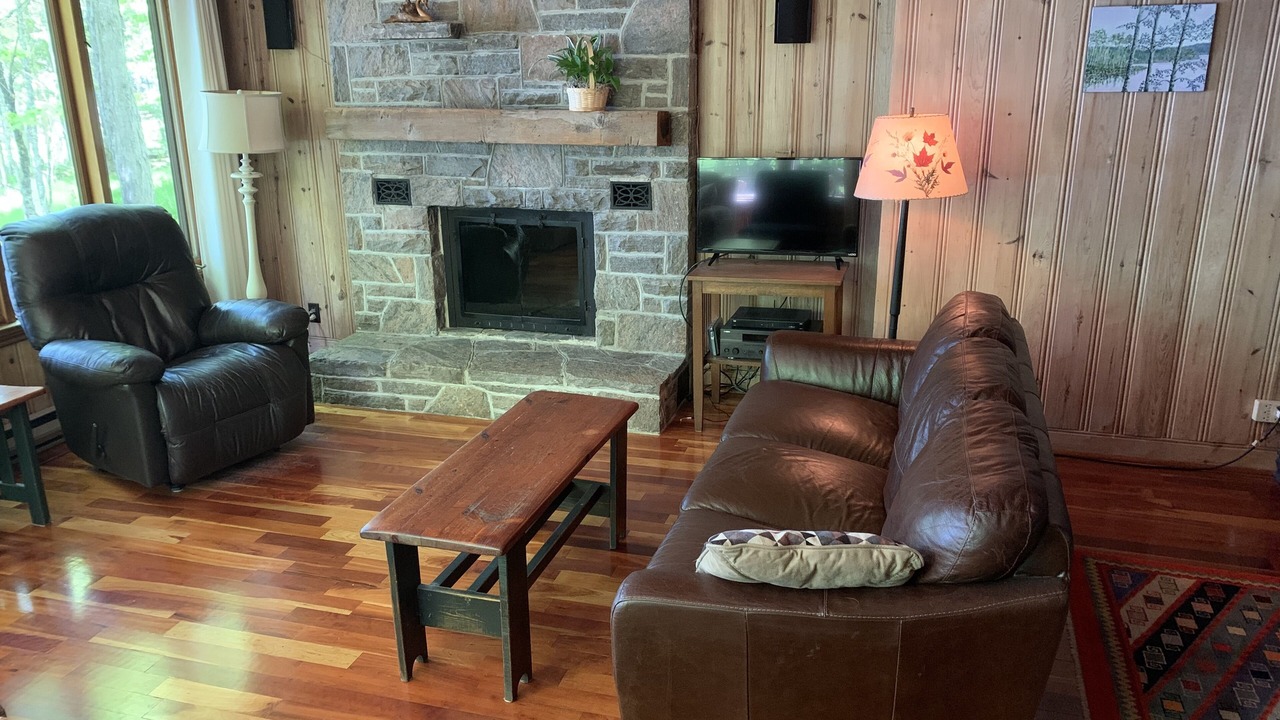 Photo of Livingroom in Lake of Bays