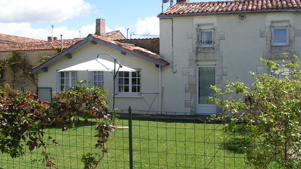 Photo of Outdoor in Villeneuve-la-Comtesse