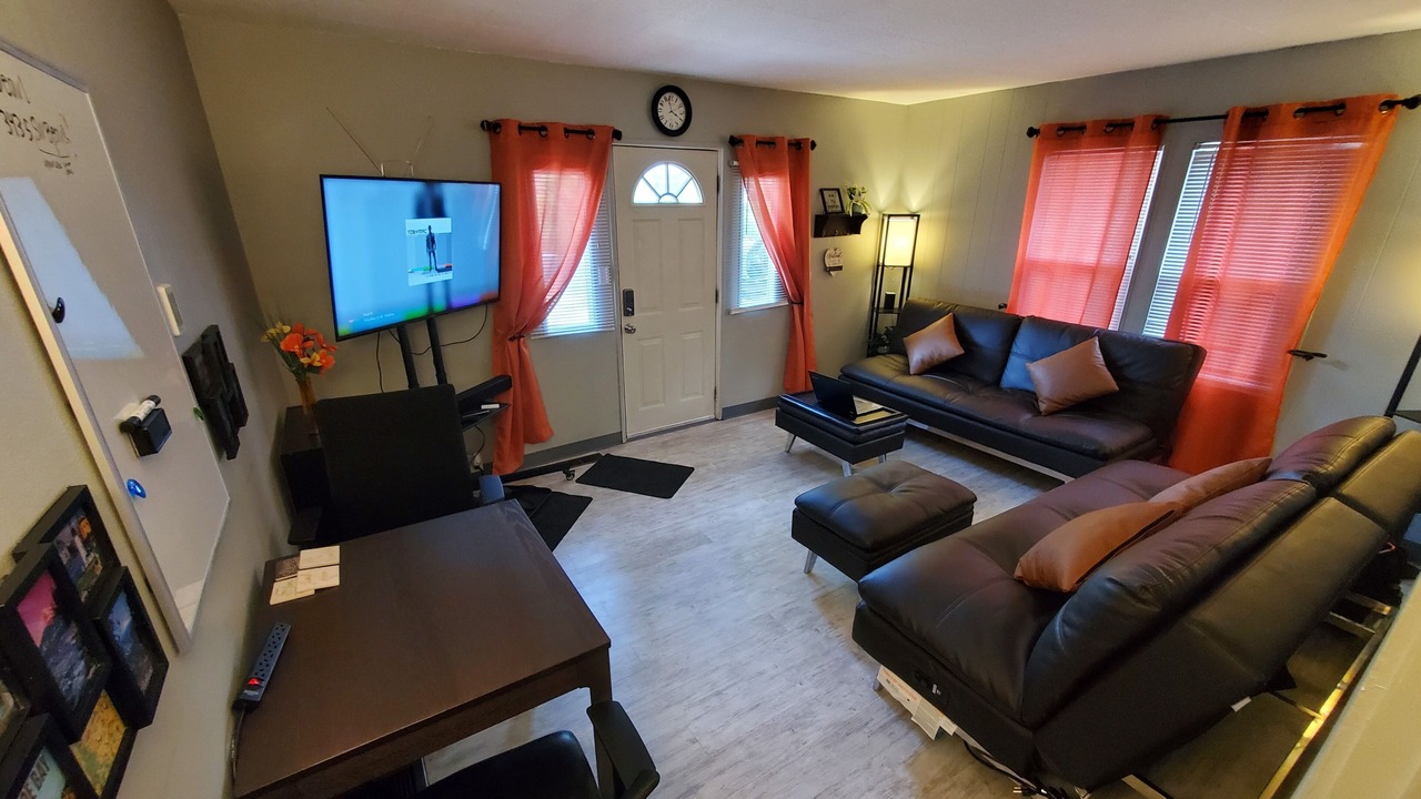 Photo of Livingroom in Aloha