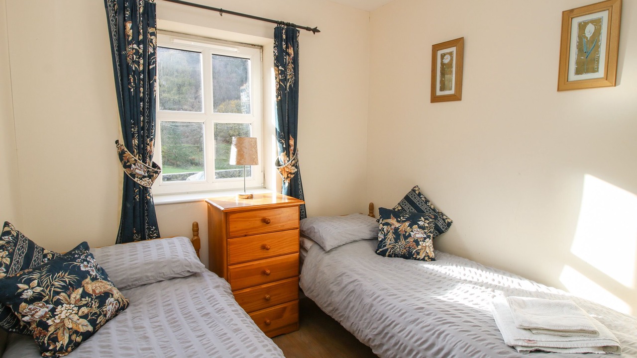 Photo of Bedroom in Mold