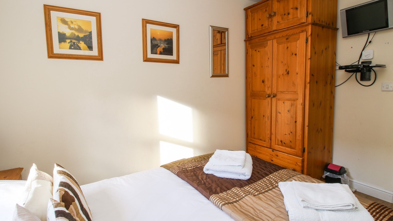 Photo of Bedroom in Mold