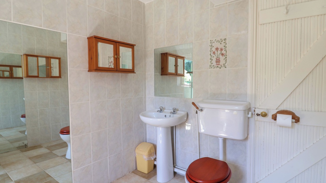 Photo of Bathroom in Lynton