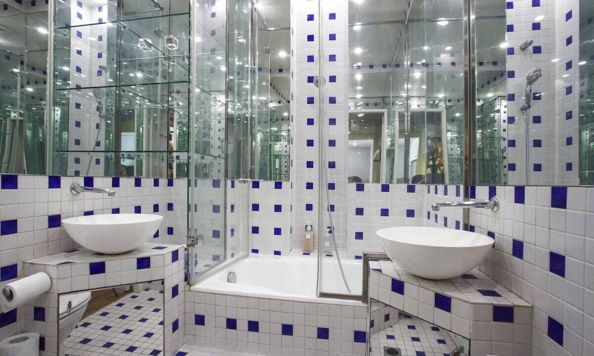 Photo of Bathroom in 8th Arrondissement