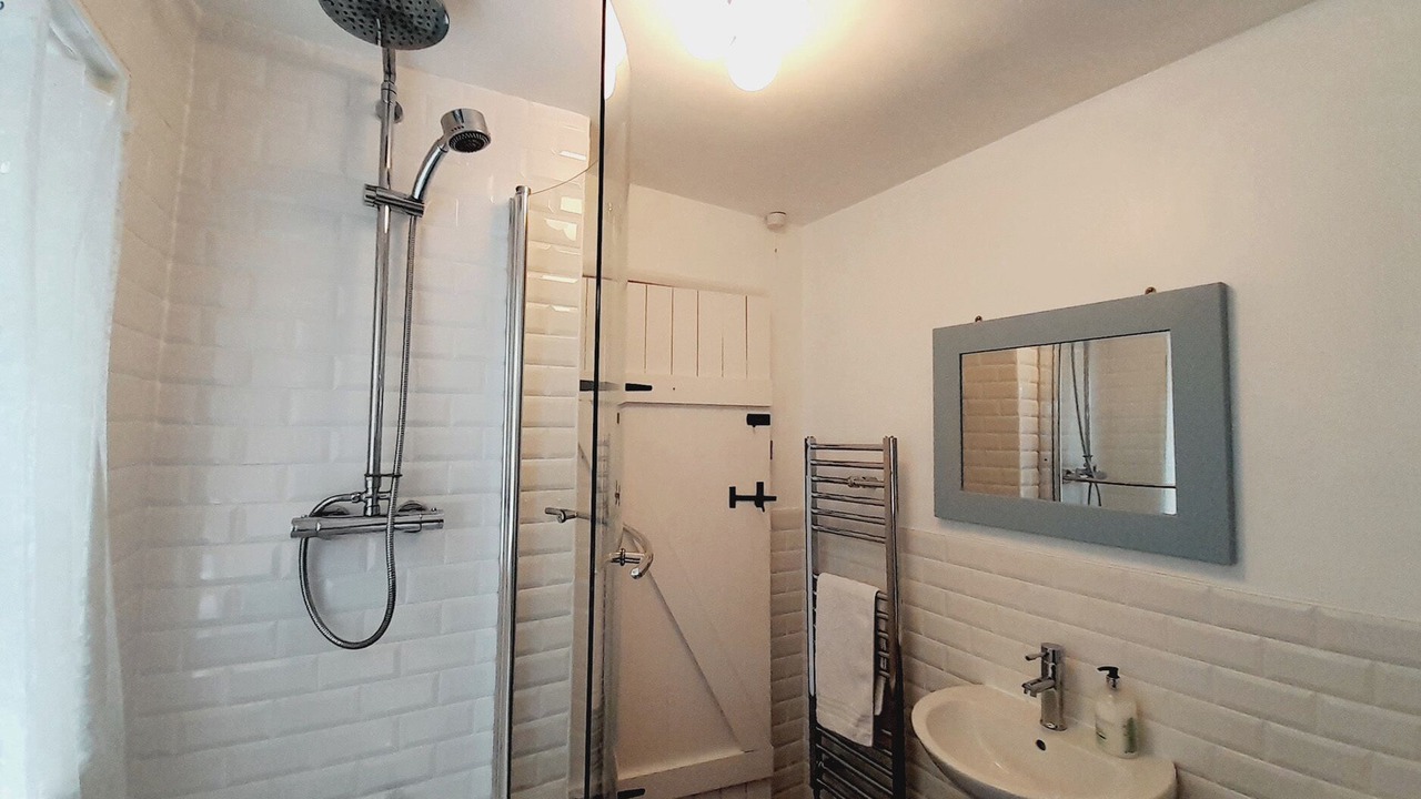 Photo of Others in Hele