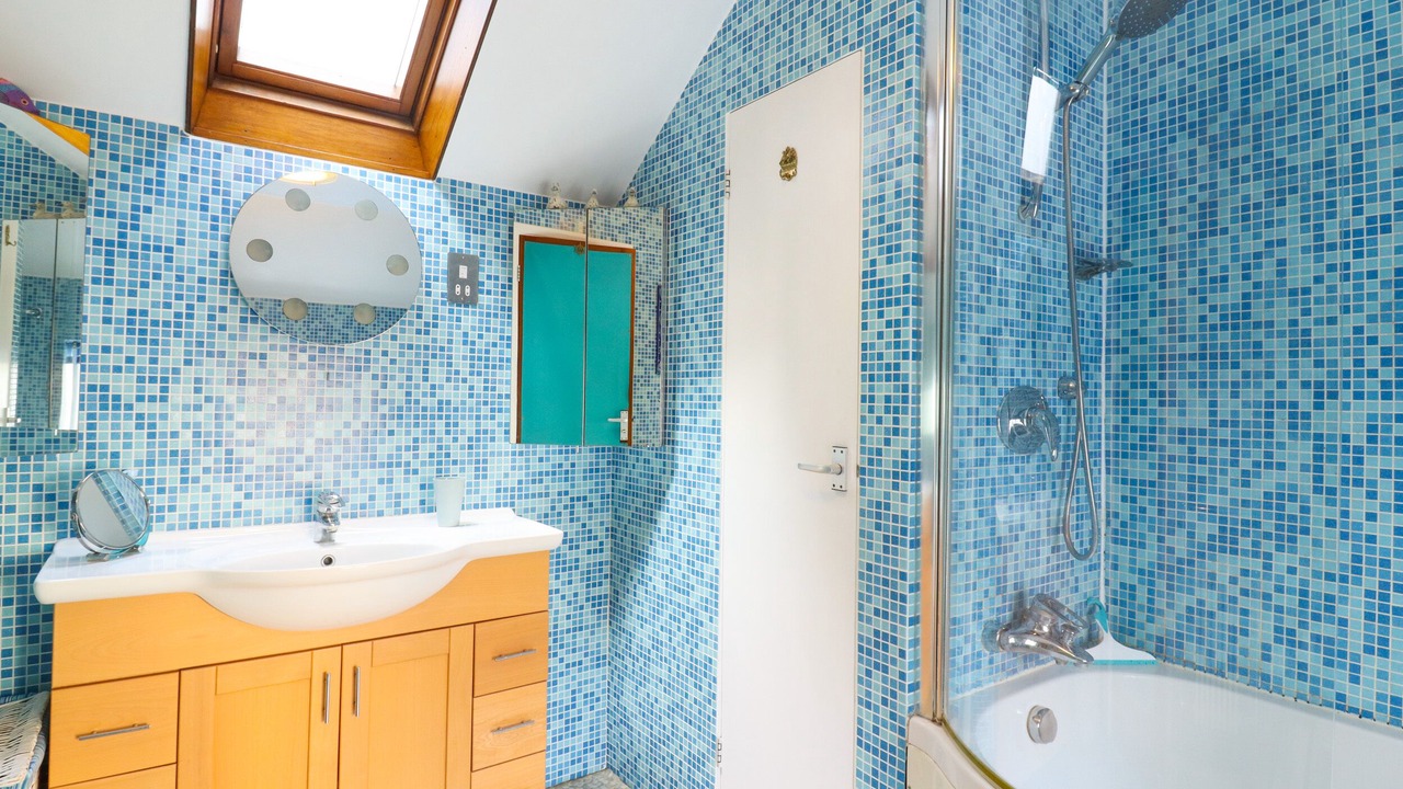 Photo of Bathroom in Deal
