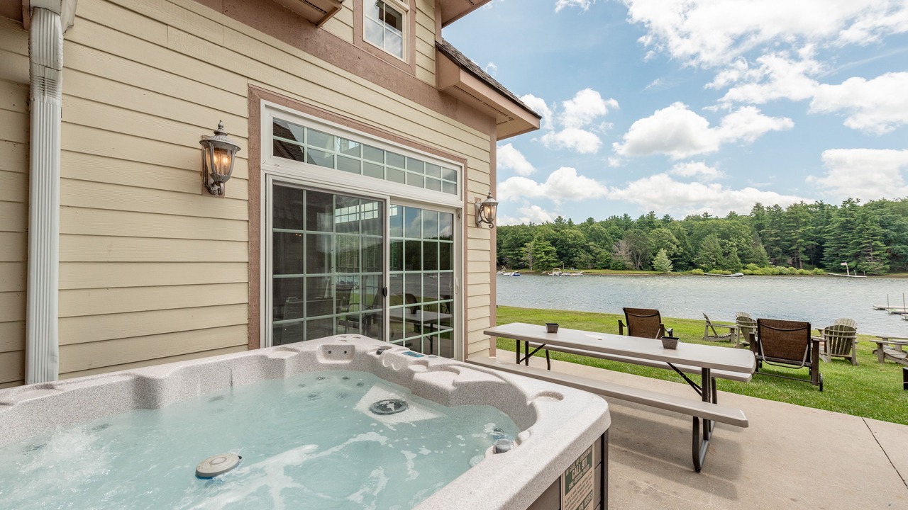 Photo of Patio Balcony in Waterfront Greens