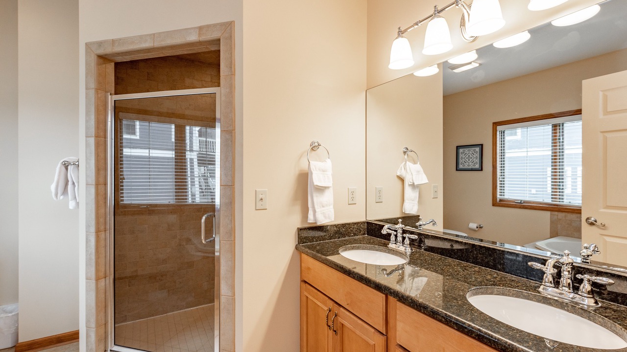 Photo of Bathroom in Waterfront Greens