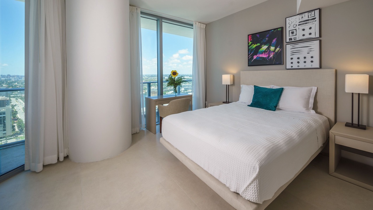 Photo of Bedroom in Hollywood South Central Beach