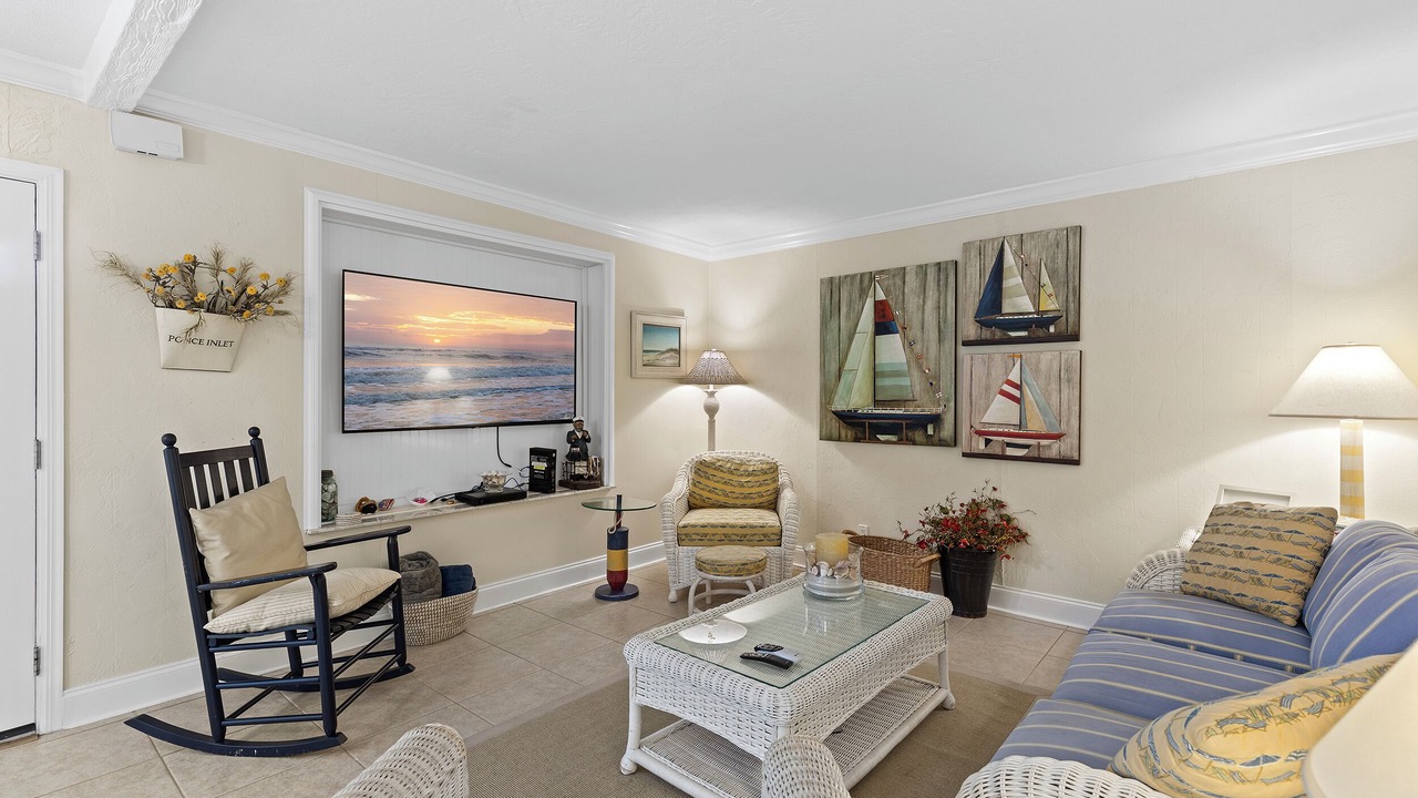 Photo of Livingroom in Wilbur-By-The-Sea