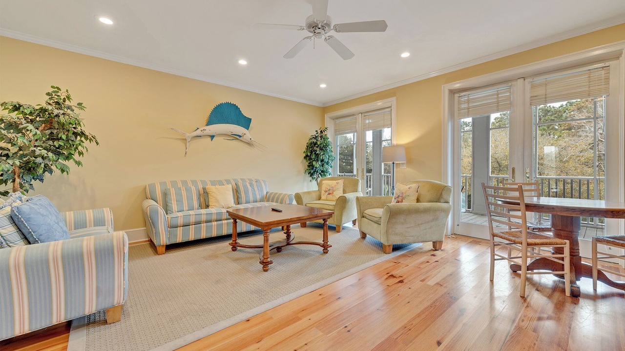 Photo of Livingroom in Debordieu Colony