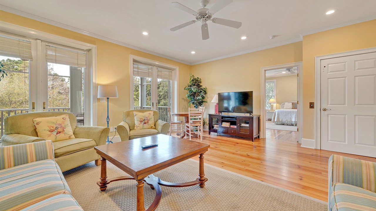 Photo of Livingroom in Debordieu Colony