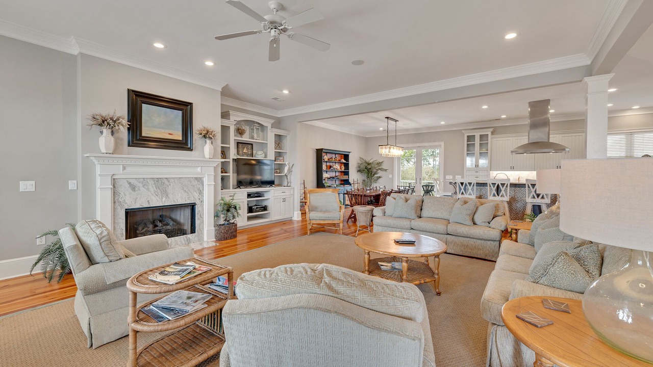 Photo of Livingroom in Debordieu Colony