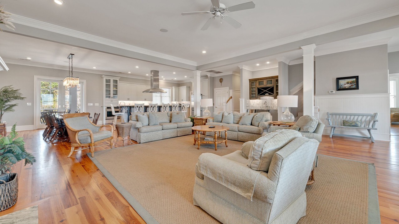 Photo of Livingroom in Debordieu Colony