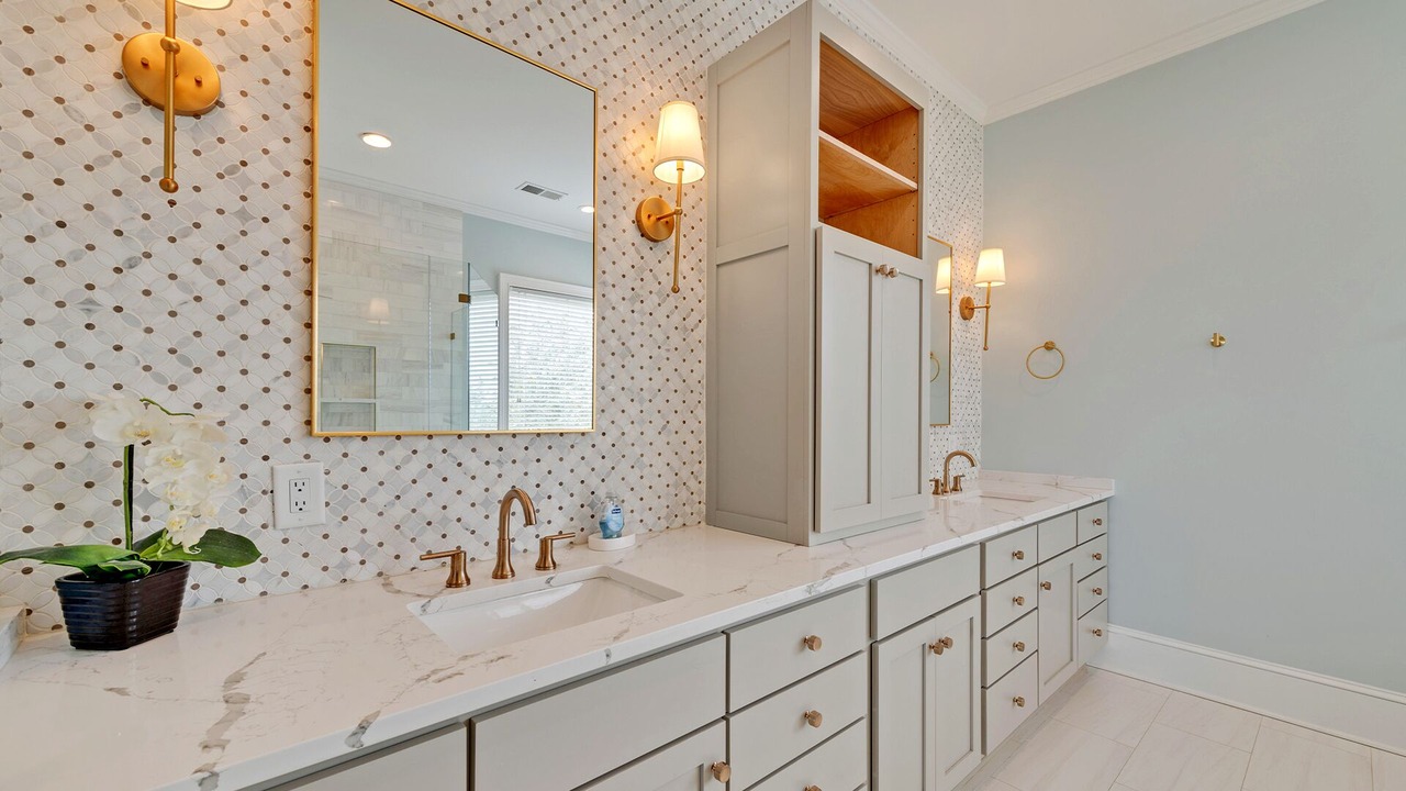 Photo of Bathroom in Debordieu Colony