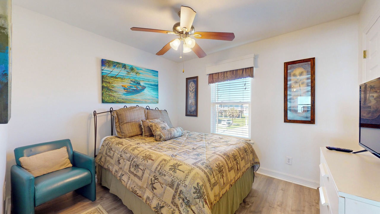 Photo of Bedroom in Crystal Beach