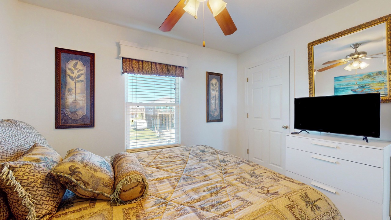 Photo of Bedroom in Crystal Beach