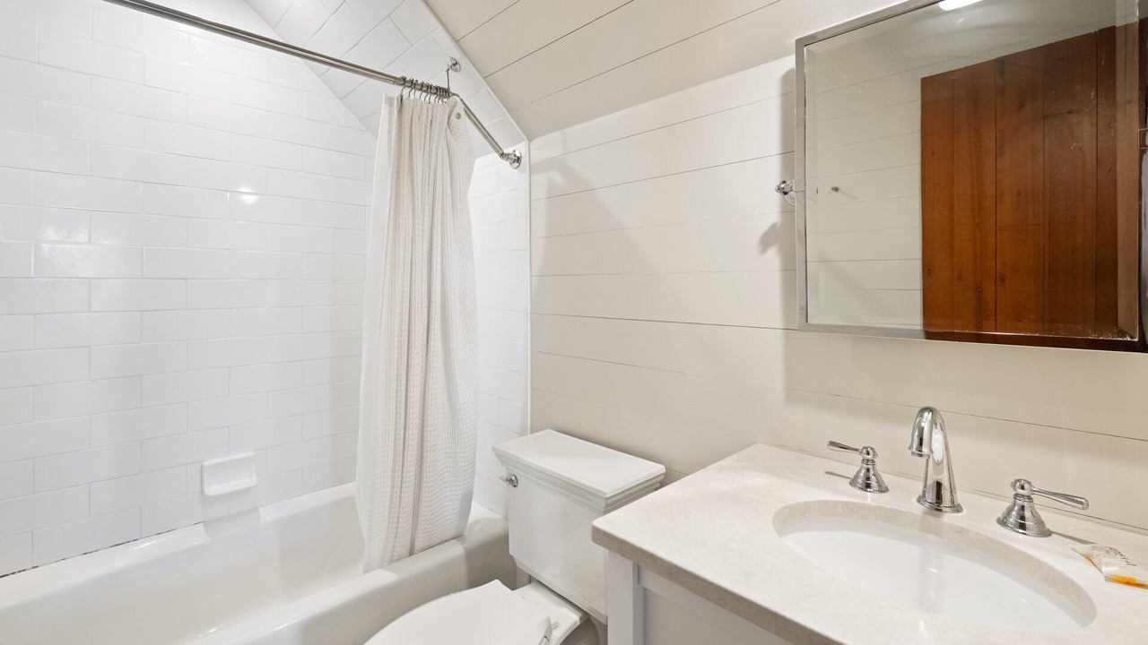 Photo of Bathroom in Debordieu Colony