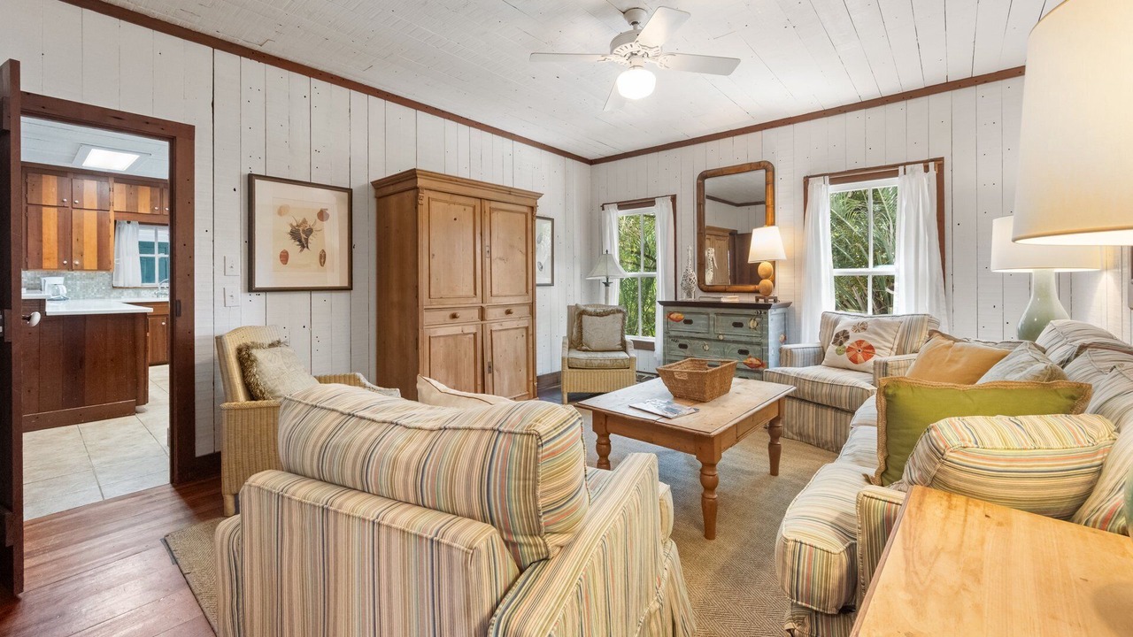 Photo of Livingroom in Debordieu Colony