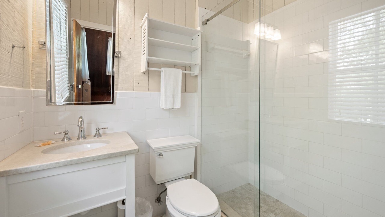 Photo of Bathroom in Debordieu Colony