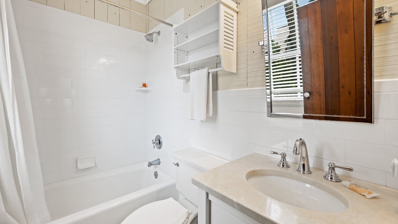 Photo of Bathroom in Debordieu Colony