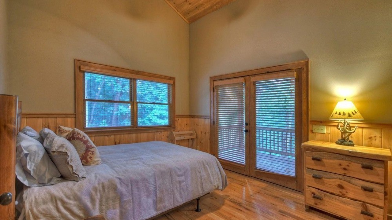 Photo of Bedroom in Mineral Bluff