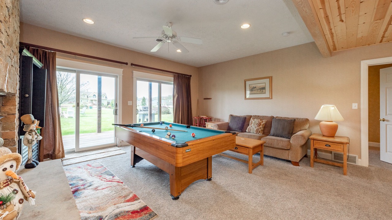 Photo of Livingroom in Waterfront Greens