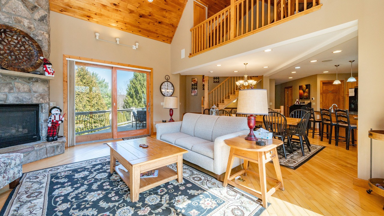 Photo of Livingroom in McHenry