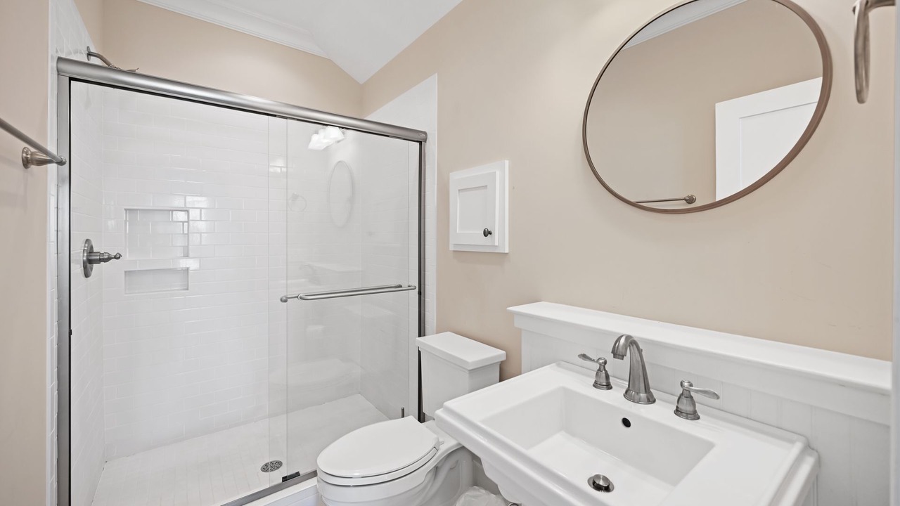 Photo of Bathroom in Debordieu Colony